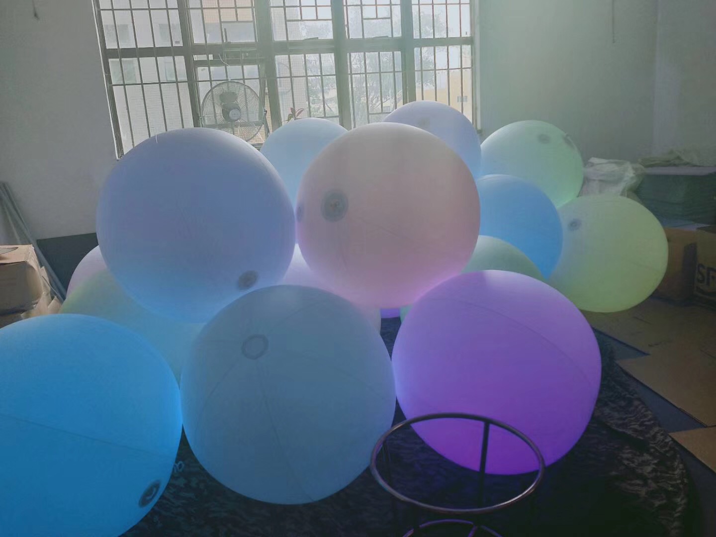 ลูกบอลพีวีซีสีสันสดใสแบบเป่าลม - Led Balloon Light บทวิจารณ์และราคา